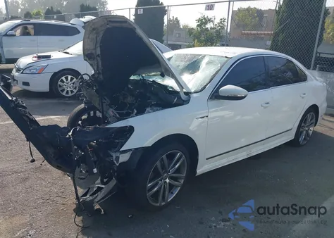 2017 Volkswagen Passat 1.8T R-Line из США, поврежденный, VIN 1VWDT7A34HC003114